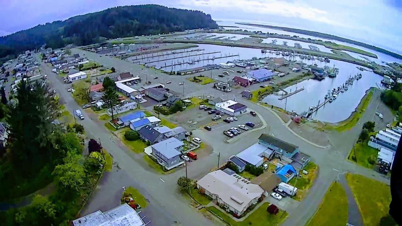 Winchester Bay Inn Reedsport Bagian luar foto