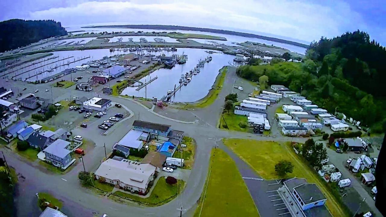 Winchester Bay Inn Reedsport Bagian luar foto