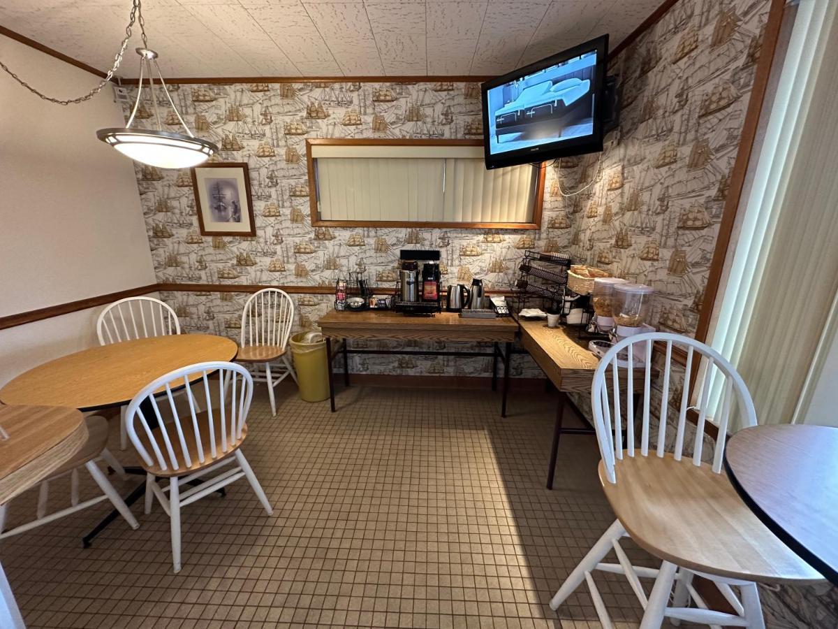 Winchester Bay Inn Reedsport Bagian luar foto