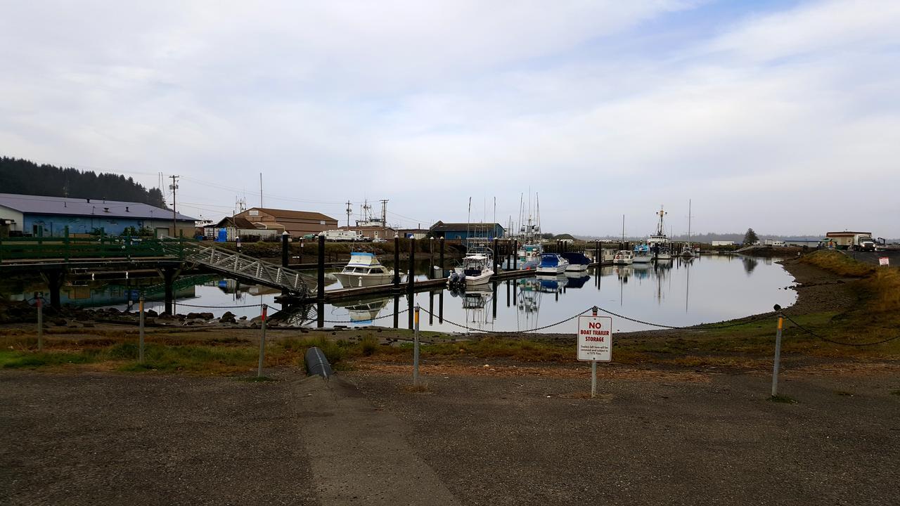 Winchester Bay Inn Reedsport Bagian luar foto