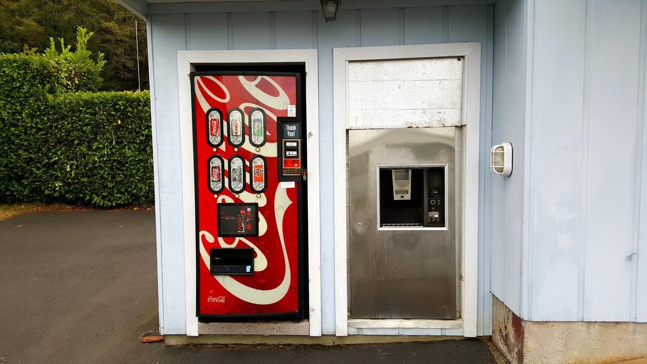 Winchester Bay Inn Reedsport Bagian luar foto